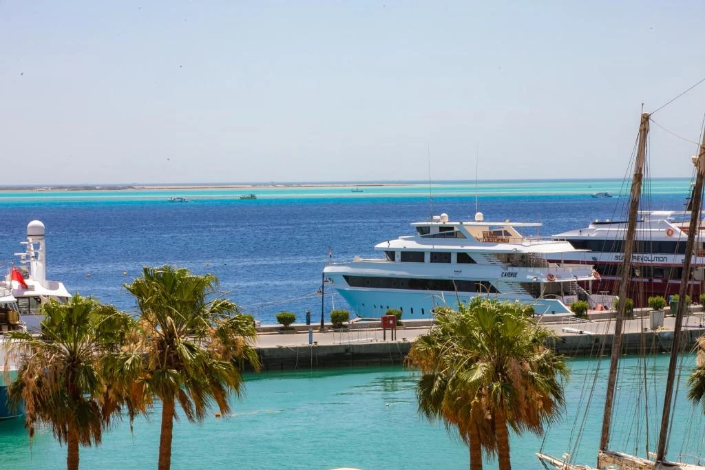 Turquoise Red Sea waters along Hurghada