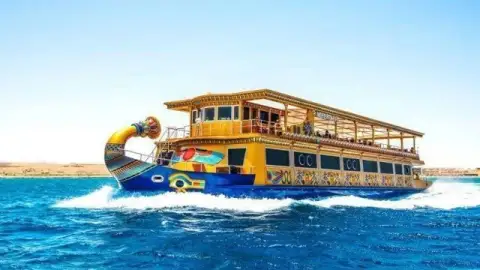 Nefertari Sea scope boat trip from Marsa Alam with dinner