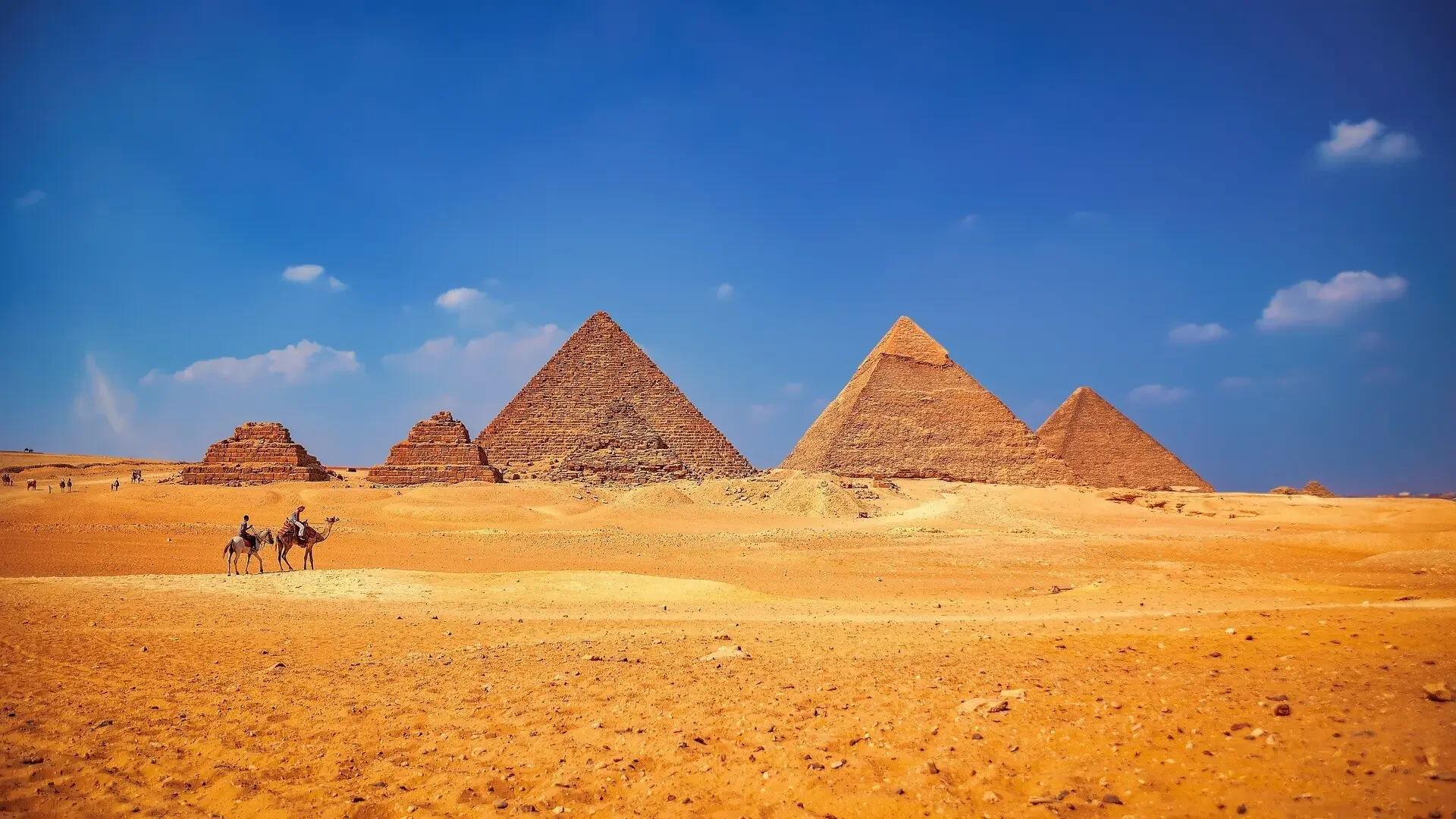 Giza Pyramids on Cairo and Luxor Christmas Holiday Tour