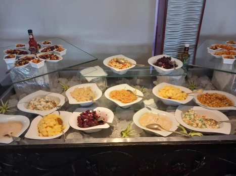 Giza Pyramids and Egyptian Museum Tour