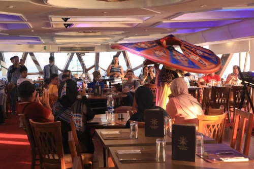 Giza Pyramids and Egyptian Museum Tour