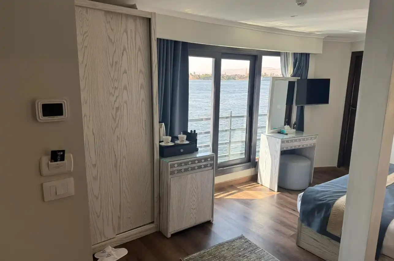 IRIS Dahabiya 4 Days 3 Nights Nile Cruise.