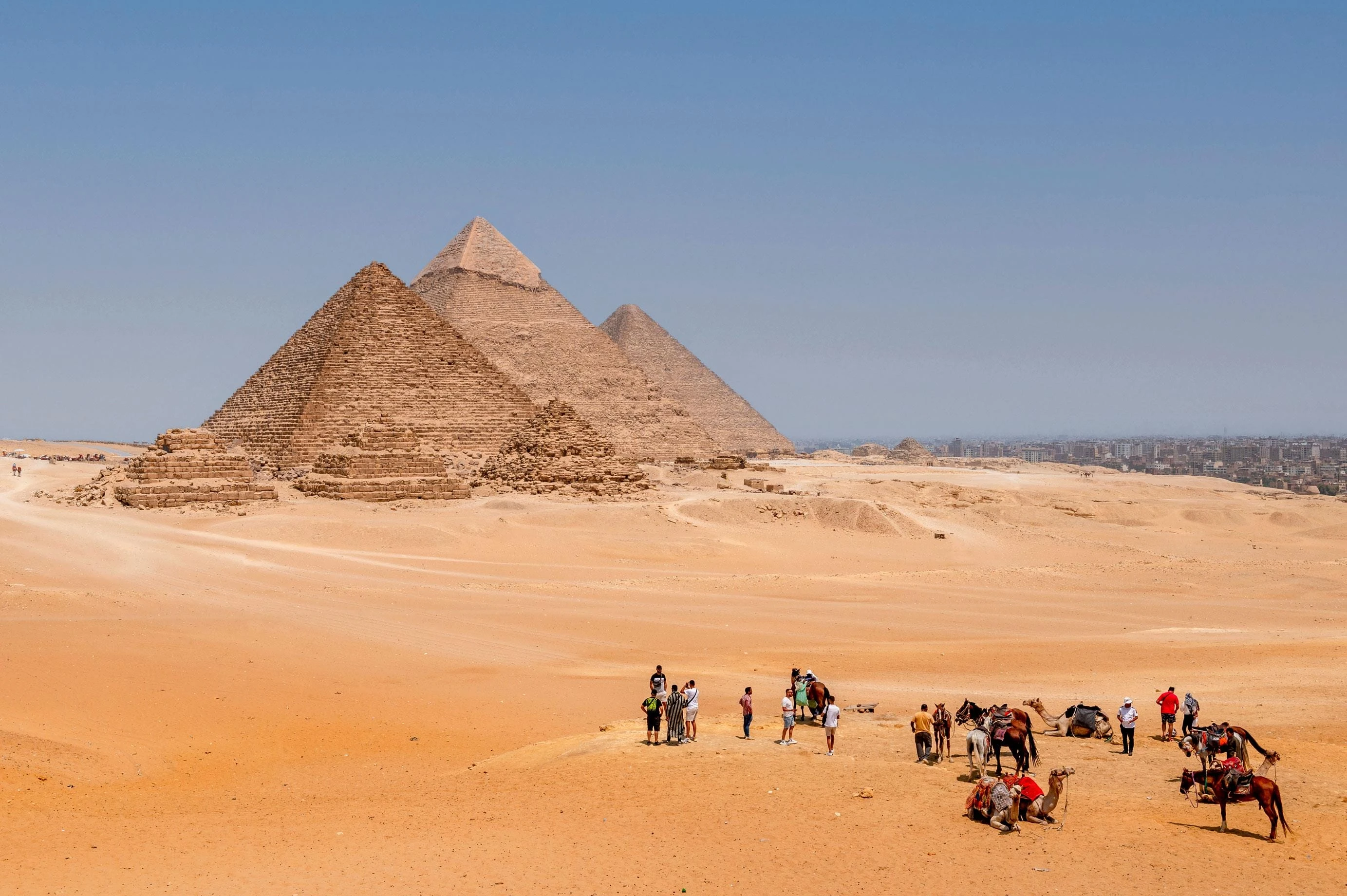 Choose our Egypt Cultural Packages for an unforgettable journey to the majestic Giza Pyramids