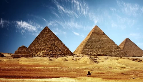 Giza Pyramids and Egyptian Museum Tour