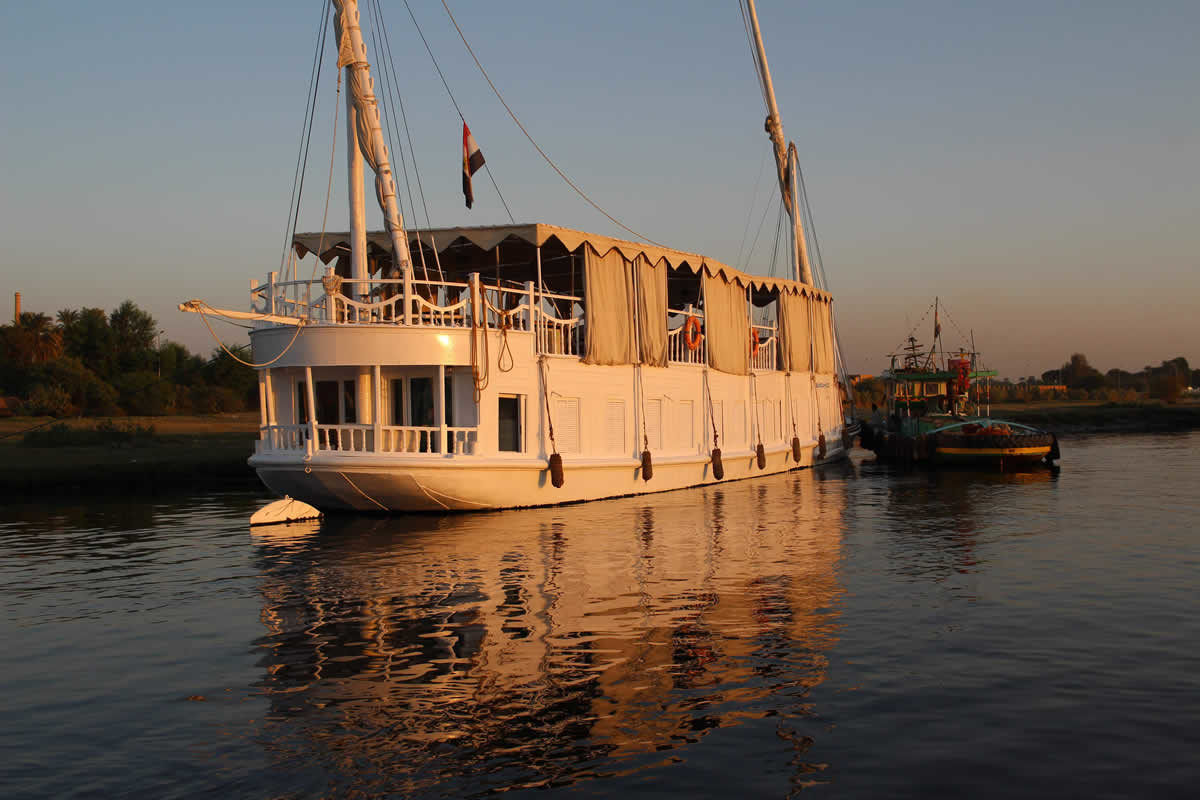Explore Egypt’s historic sites while sailing on a Dahabiya Nile cruise