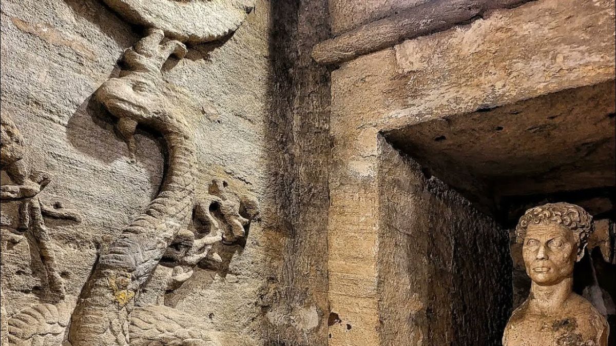 Kom El Shoqafa Catacombs